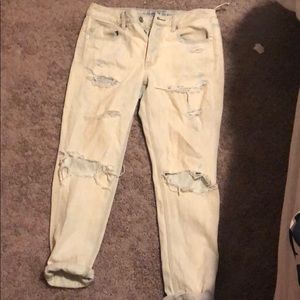 Light wash boyfriend jeans